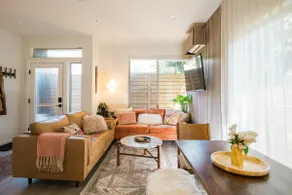 Rosie Townhouse +Family Zoo Passes +Near Lightrail - Image 3
