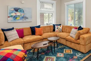 6BR Sleeps 16 Downtown Detroit 2 Living Rooms - Image 5