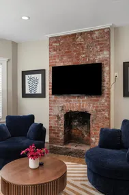 6BR Sleeps 16 Downtown Detroit 2 Living Rooms - Image 3