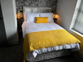 Boutique 2 bedroom apartment - Image 2