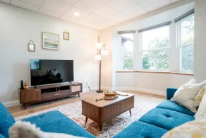 Cozy Corner Near UPMC & Downtown - Image 3