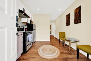 Private and Cozy 1 bedroom Suite | 30 Min to DT - Image 2