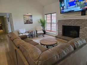 Home Away - Modern Luxury You'll Love - Image 5