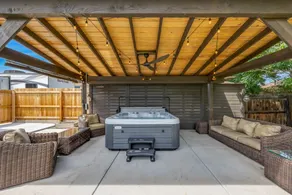 Cozy Master King suite- play room- hot tub - Image 2