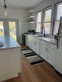 Modern 4BR Beach Retreat-Sleeps 8 - Image 3