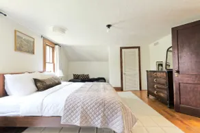 Eclectic Farmhouse Retreat - Image 3