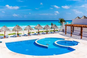 Live in the Hotel Zone, Beach Access, 2 rooms 433 - Image 3