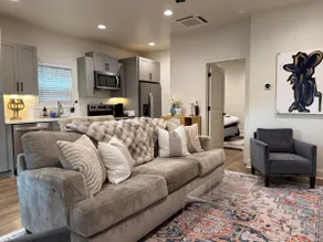 New Luxe 1-BDRM condo in Oxford - Image 4
