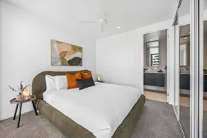 Elegant! Toowong Living w Balcony & Parking + WIFI - Image 2