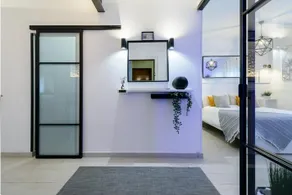 Modern and warm near downtown - Image 4