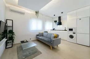 Modern and warm near downtown - Image 3