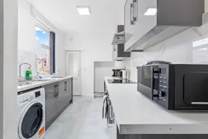 Leicester Central 4BR Home - Garden - Sleeps 10 - Image 4
