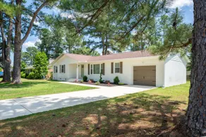 Vista Pines • Updated Modern Stay, Great Location - Image 2