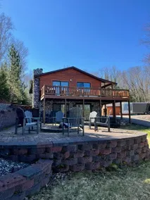 Beautiful, newly renovated log lakefront home - Image 2