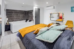 Retro Game Room avec jacuzzi - Image 2