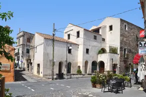 Attractive antique residence located in the inner - Image 3