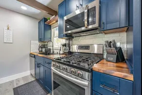Spring Sale - Sleeps 18. NEW Hot Tub and Sauna - Image 4