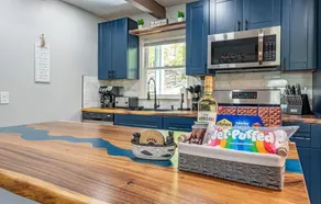 Spring Sale - Sleeps 18. NEW Hot Tub and Sauna - Image 5