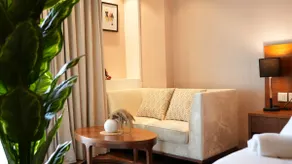 Cozy Apartment with Private Jacuzzi | Belmore Stay - Image 3