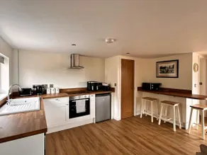 Orchard Cabin - Image 4