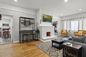 4BR King Bed Retreat Near Downtown & Event Venues - Image 2
