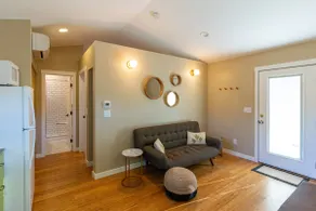 Unique small home close to dinning and breweries - Image 2