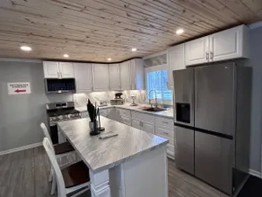 Bergland Bay Bungalow - on the trails by the lake - Image 3