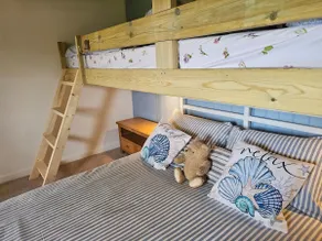 Oak View Hot Tub Lodge Sleeps 6 - Image 5