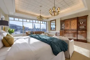 ”The Vice Presidential” - Suite with Amazing View - Image 2