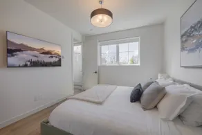 Modern Hillhurst Home, Rooftop Patio & 2 King Beds - Image 5