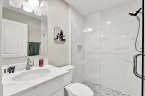 Cozy Hazel Place | Modern Living Near Downtown - Image 5