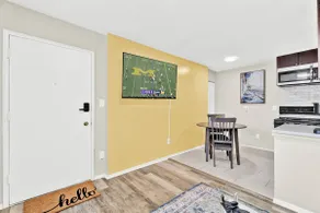 Cozy Hazel Place | Modern Living Near Downtown - Image 2