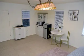 Central Los Angeles Guesthouse - Image 4