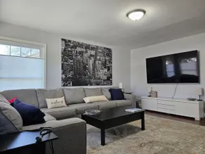 Cozy Home Sleeps up to 10 - Image 4