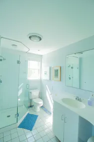 4BR Artistic Escape Overlooking Vaill Beach - Image 3