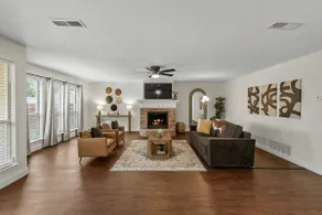 The Luxe Longhorn - Sleeps 12 - Image 4