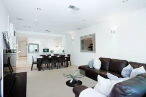 Coastal Breeze—Laid-Back Living on the Esplanade - Image 2