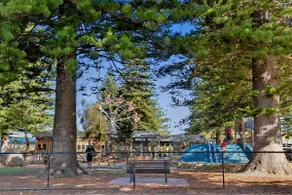Coastal Breeze—Laid-Back Living on the Esplanade - Image 5