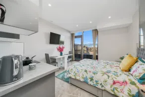 Stylish Studio w/ Private Balcony Near Ilford Stat - Image 5