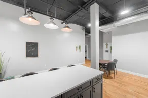 Luxury Apartment Downtown - Image 3