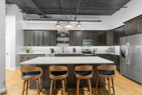 Luxury Apartment Downtown - Image 4