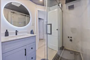 Free parking | Modern 3B 1850 sqft Detached House - Image 4