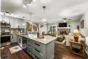 Stylish Getaway| Hot Tub | Close to Denver&Boulder - Image 2
