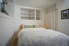 Chic 1BR in Heart of Queen Anne - Image 5