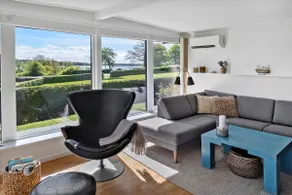 Waterfront villa - Image 2
