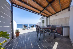 Beachhouse with amazing terrace next to the ocean - Image 2