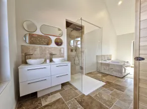 The Audacious-Jacuzzi and Sauna - Image 4