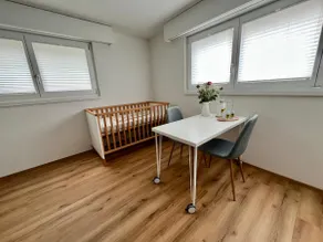 Cozy studio with seating - Image 2
