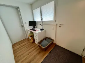 Cozy studio with seating - Image 4