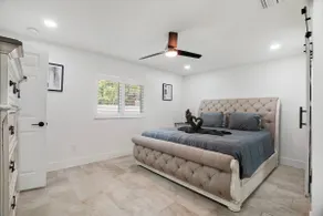 Expansive Charm - 4BR Estate on Private Acre - Image 3